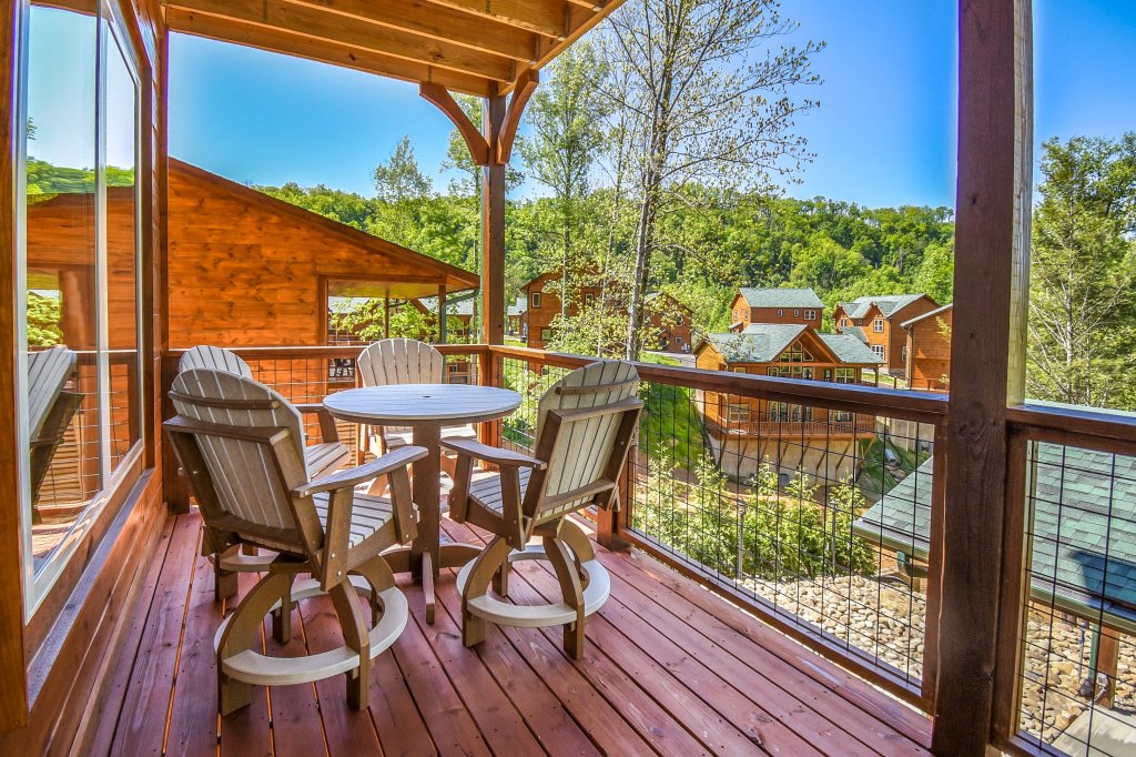 Gatlinburg Overlook in Gatlinburg w/ 5 BR (Sleeps16)