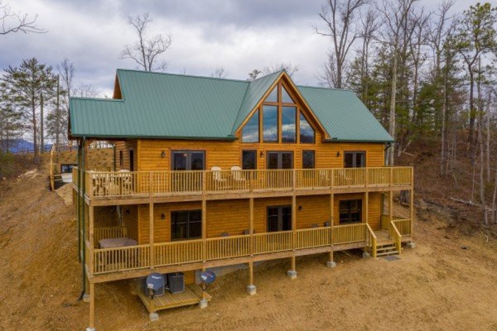 J's Hideaway in Sevierville w/ 4 BR (Sleeps10)