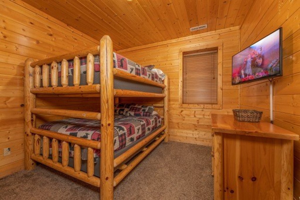 Grizzly's Den in Gatlinburg w/ 5 BR (Sleeps20)