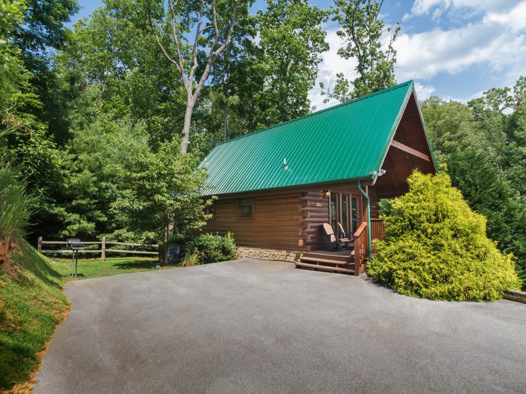 Saddle Ridge Cabin in Gatlinburg w/ 2 BR (Sleeps8)