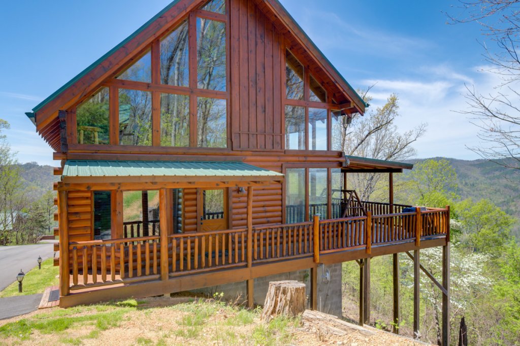 Highland Lodge 61 Cabin in Sevierville w/ 3 BR (Sleeps8)