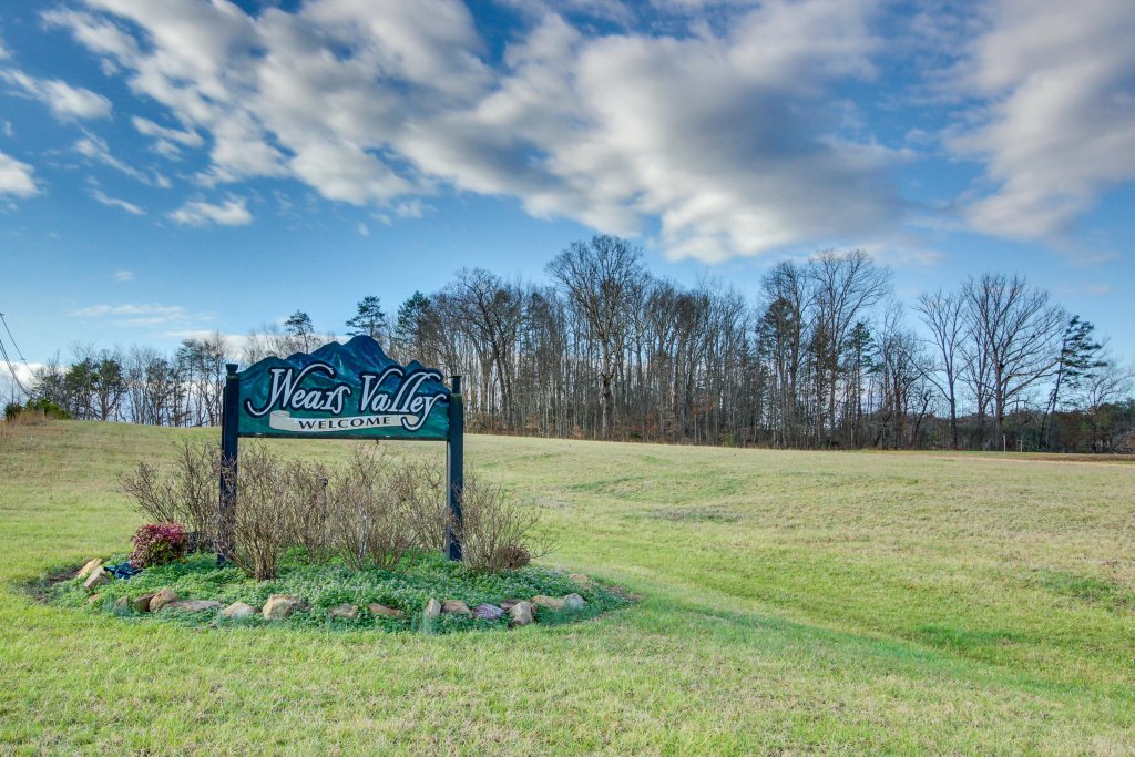 Homes Away From Home in Sevierville w/ 4 BR (Sleeps16)