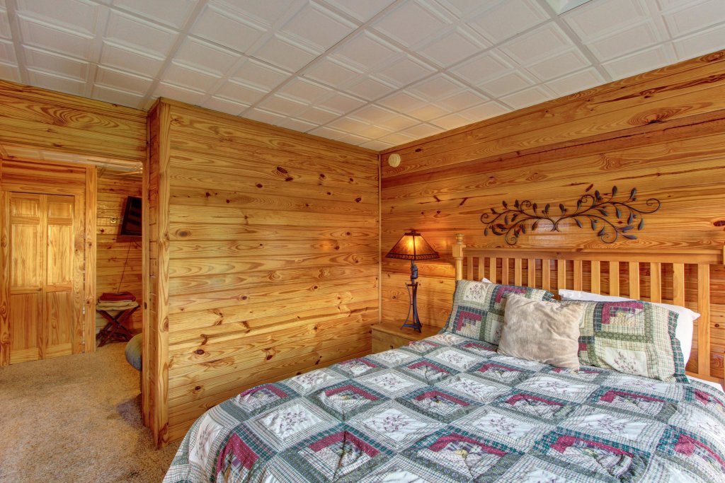 Fit For Kings Cabin in Sevierville w/ 4 BR (Sleeps13)