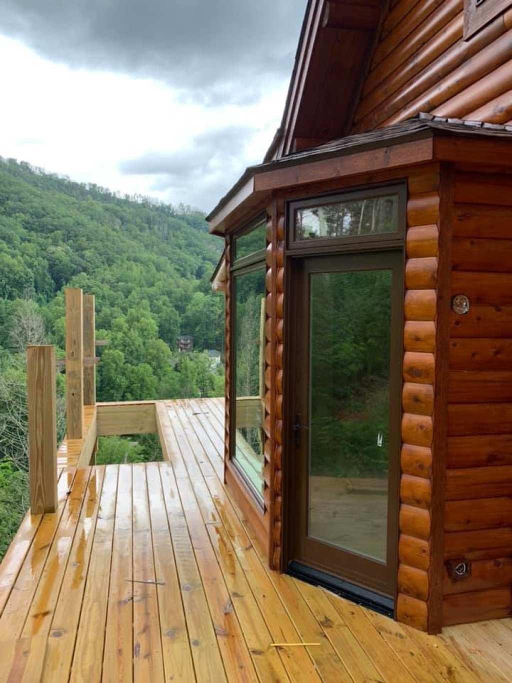 Roaring Fork Lodge in Gatlinburg w/ 5 BR (Sleeps16)