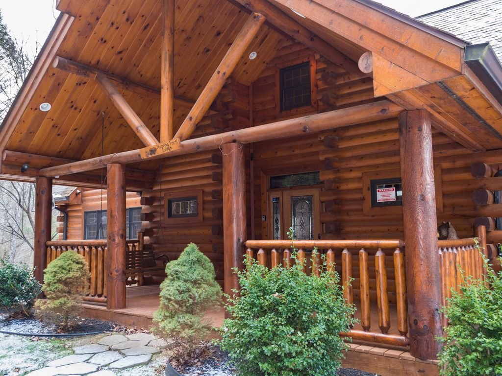 Roaring Fork Lodge in Gatlinburg w/ 5 BR (Sleeps16)
