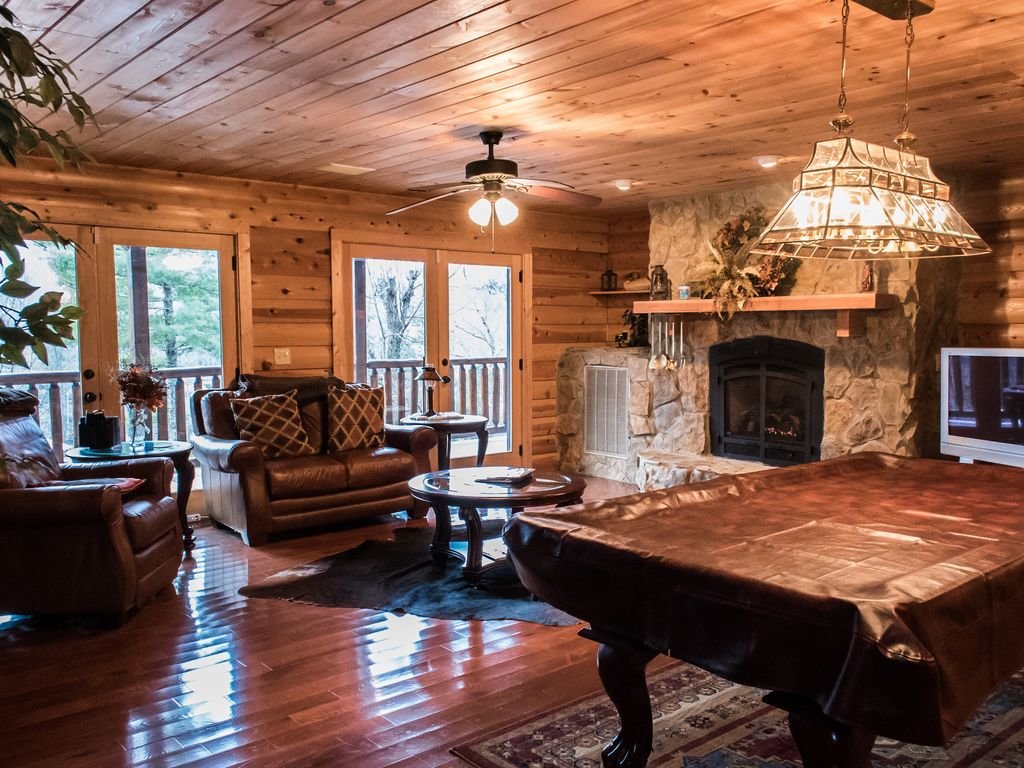 Roaring Fork Lodge in Gatlinburg w/ 5 BR (Sleeps16)