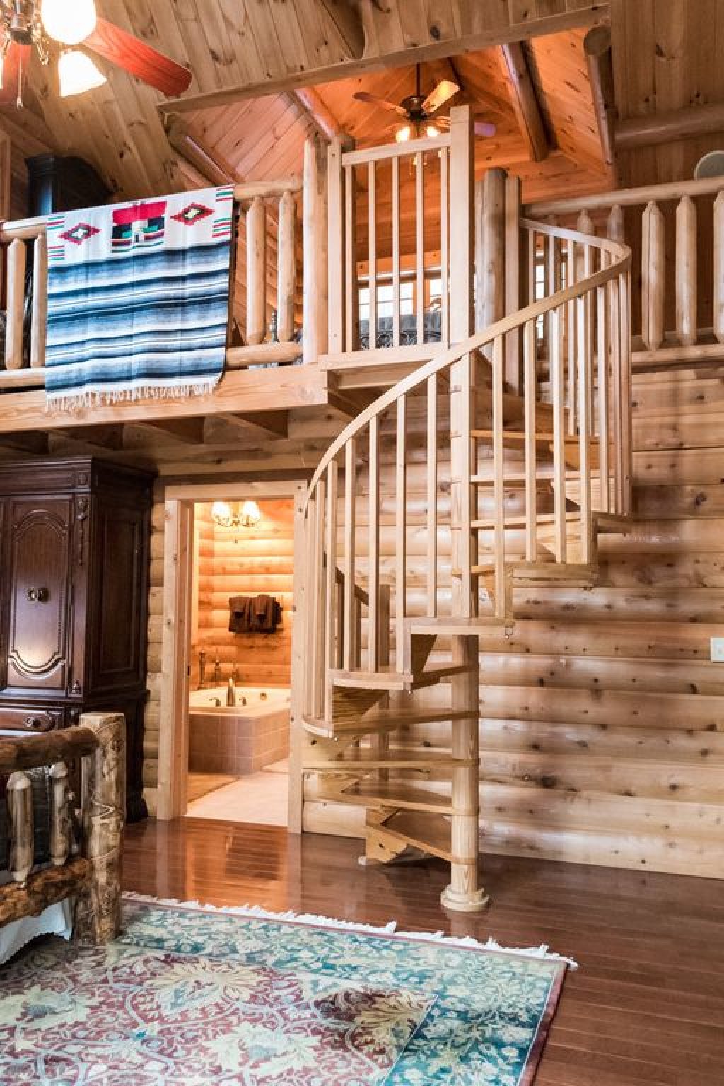 Roaring Fork Lodge in Gatlinburg w/ 5 BR (Sleeps16)