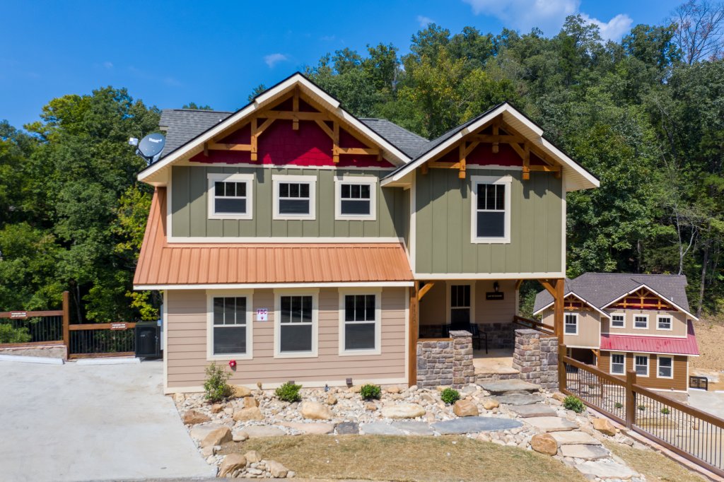 Lap Of Luxury in Gatlinburg w/ 6 BR (Sleeps16)