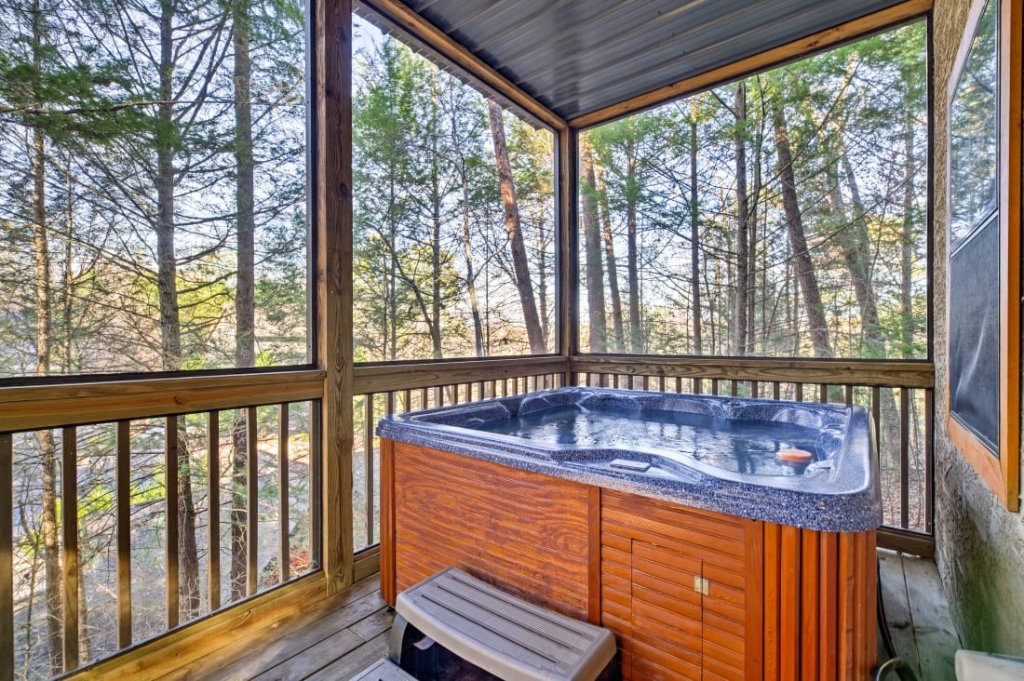 Pigeon Resort Cabin w/Hot Tub & Pool Access!