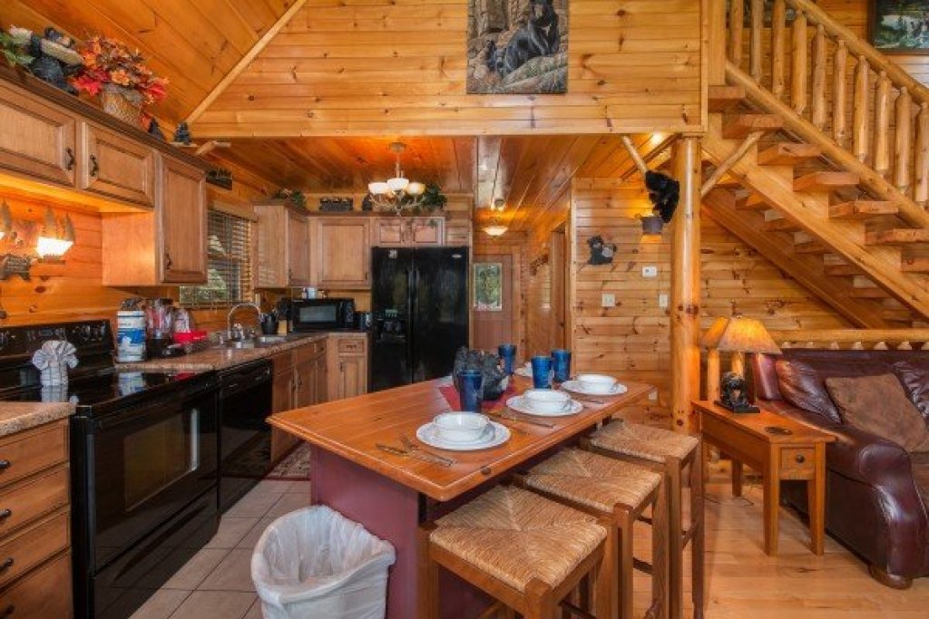 Honey Bear Lodge in Gatlinburg w/ 3 BR (Sleeps10)