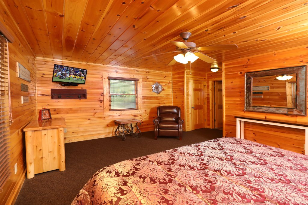 Smoky Bear Manor Cabin in Sevierville w/ 5 BR (Sleeps18)