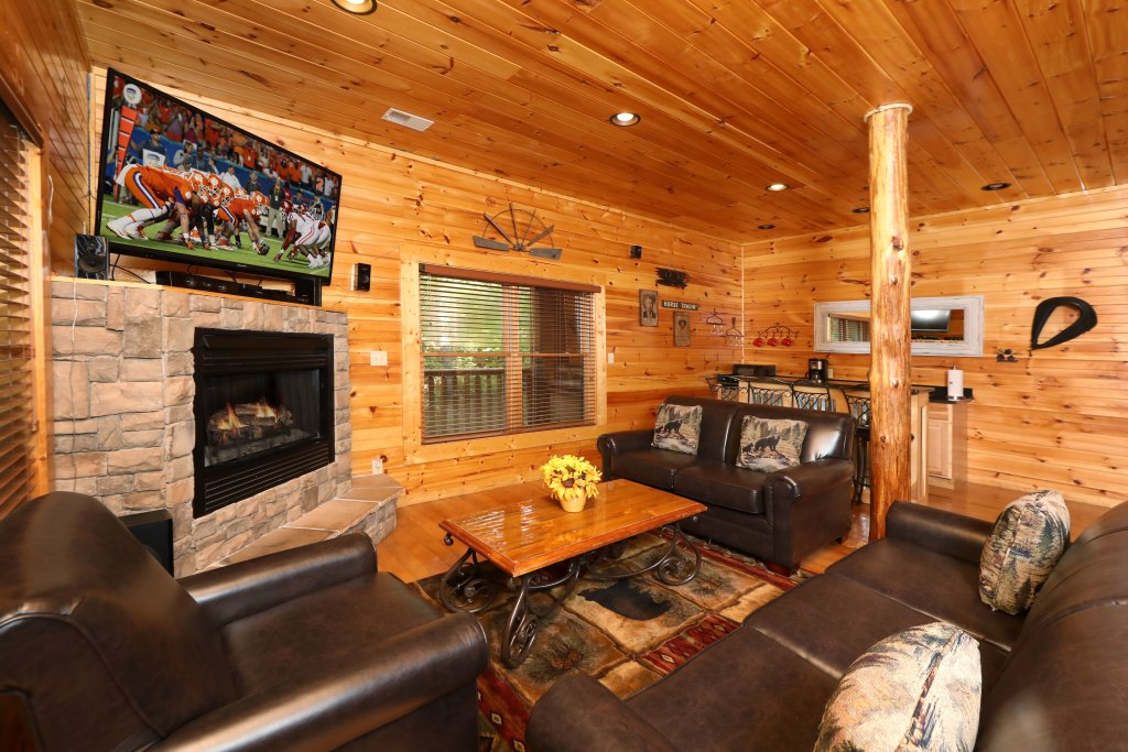 Smoky Bear Manor Cabin in Sevierville w/ 5 BR (Sleeps18)