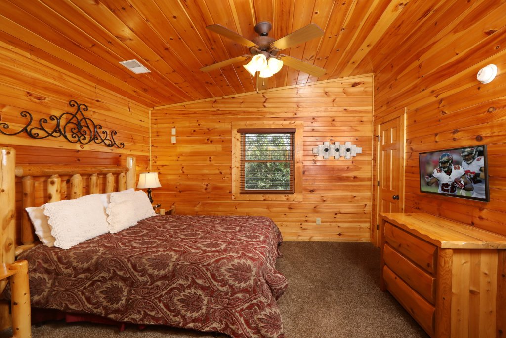 Smoky Bear Manor Cabin in Sevierville w/ 5 BR (Sleeps18)