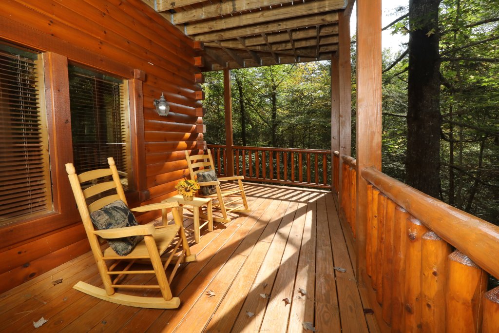 Smoky Bear Manor Cabin in Sevierville w/ 5 BR (Sleeps18)