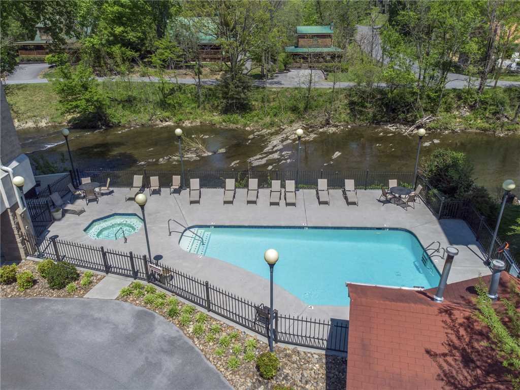 Cedar Lodge 201 in Pigeon w/ 3 BR (Sleeps8)