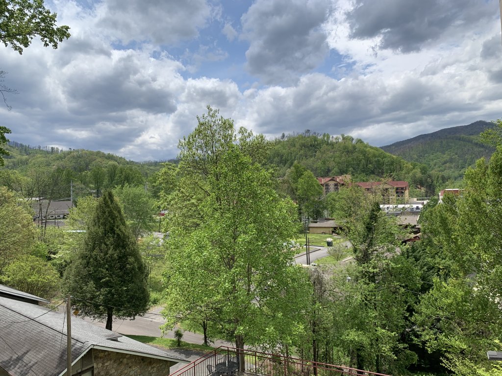 Laurel Inn 306 in Gatlinburg w/ 1 BR (Sleeps4)